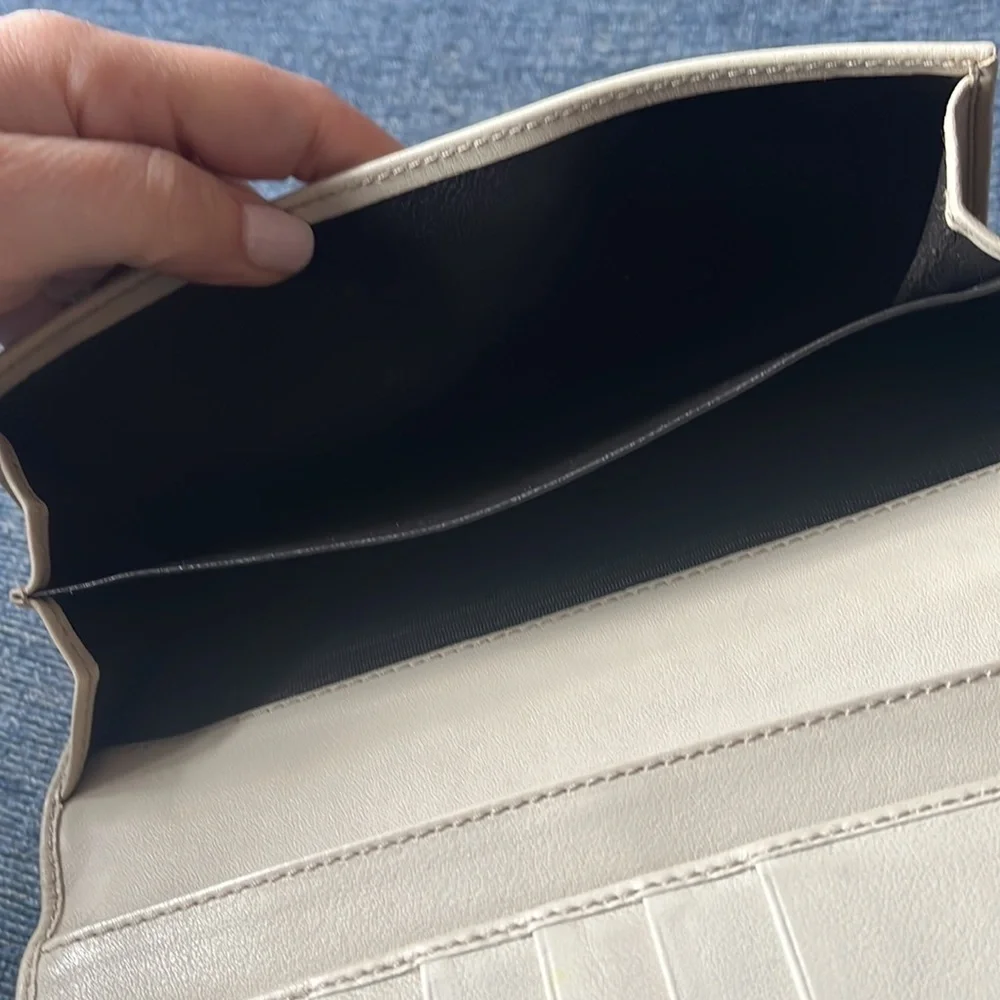 GUCCI light gray guccisima leather wallet